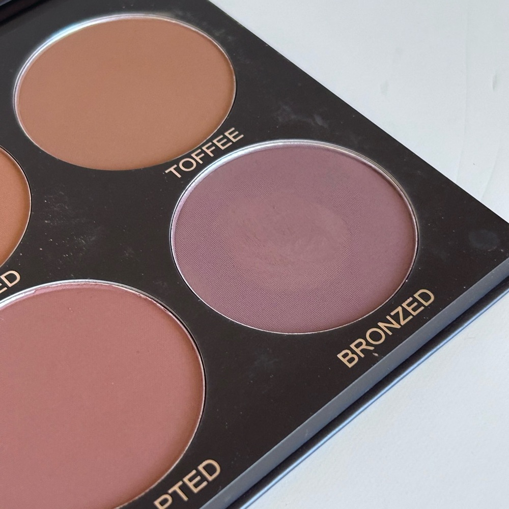 KAB Cosmetics Bronzer & Contour Palette - Black - Picture 3 of 6